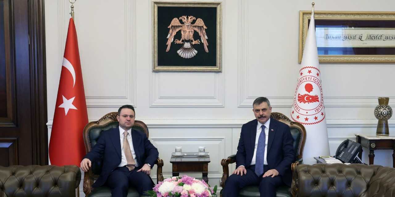 Mustafa Çiftçi odasına Selçuklu Kartalı asıp Akın Gürlek ile mesaj verdi