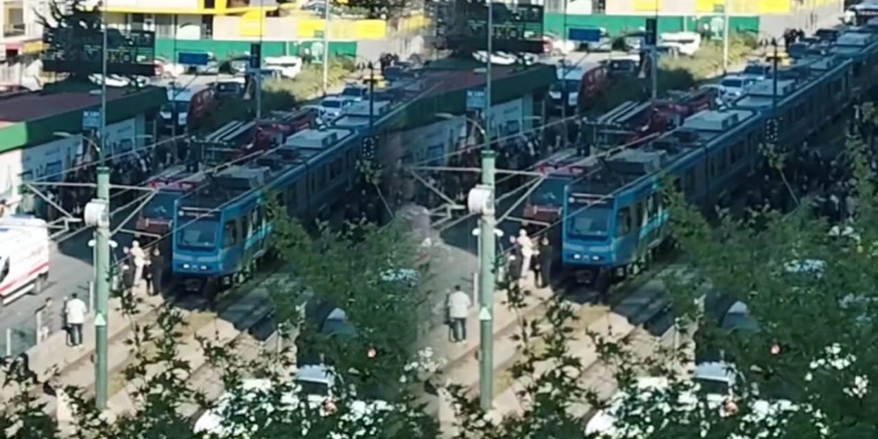 Gaziosmanpaşa'da motosikletliye tramvay çarptı