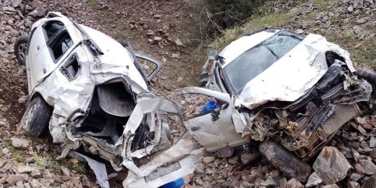 Otomobil taklalar atarak uçuruma yuvarlandı: Sürücü kendi imkanlarıyla araçtan çıkarak yola ulaştı