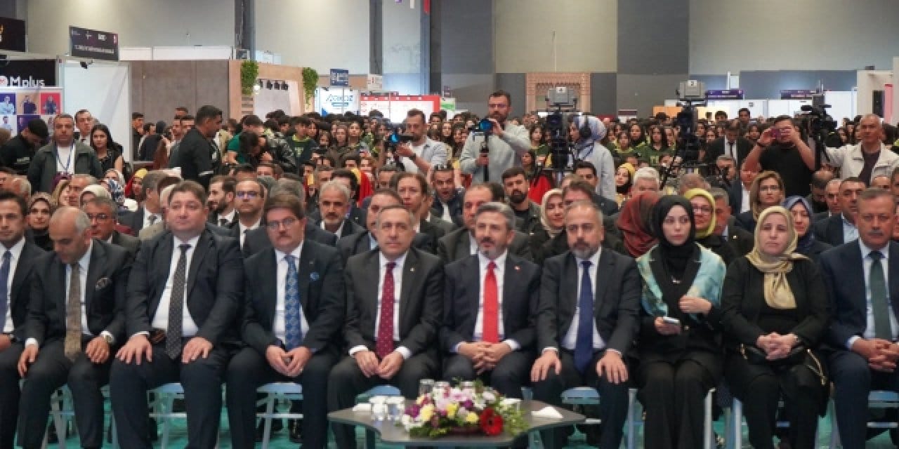 ‘AK Parti’ yerine ‘AKP’ denilnce AKP’li başkan sahneye çıkmadı: Açılış töreninde kriz