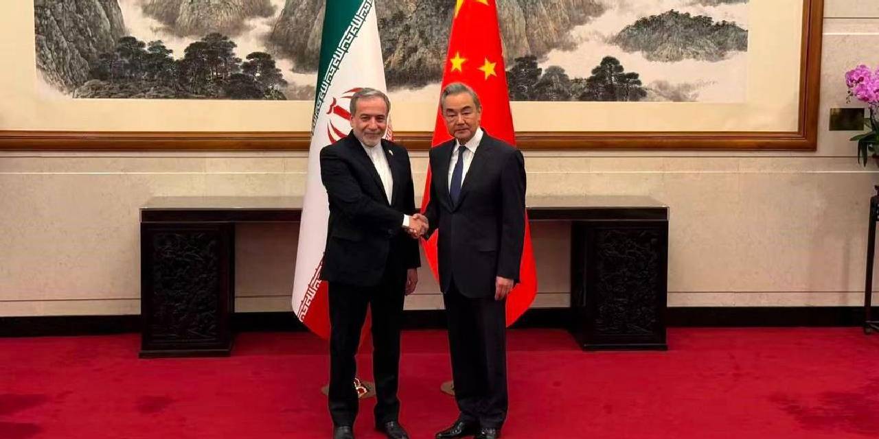 Pekin'de kritik Hürmüz zirvesi: Arakçi Çinli mevkidaşıyla bir araya geldi