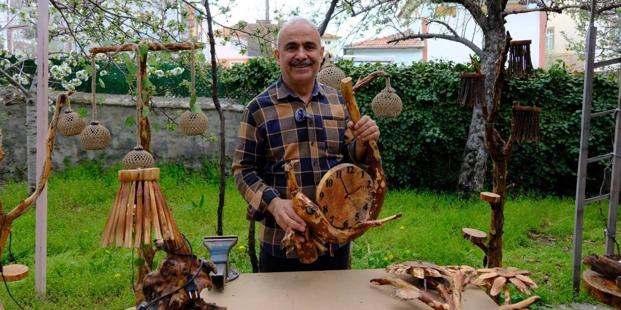 Emekliliğinde ormana döndü, çürük kütükleri sanata çevirdi