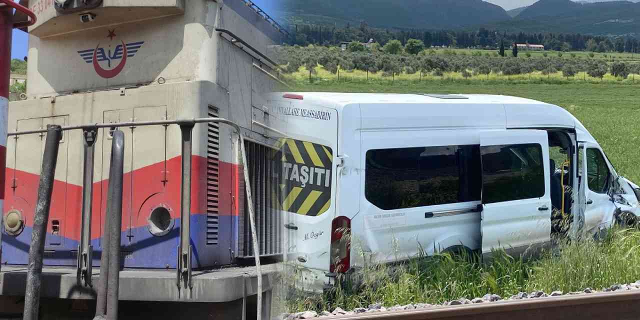 Gaziantep'te feci kaza! Yük treni öğrenci servisine çarptı