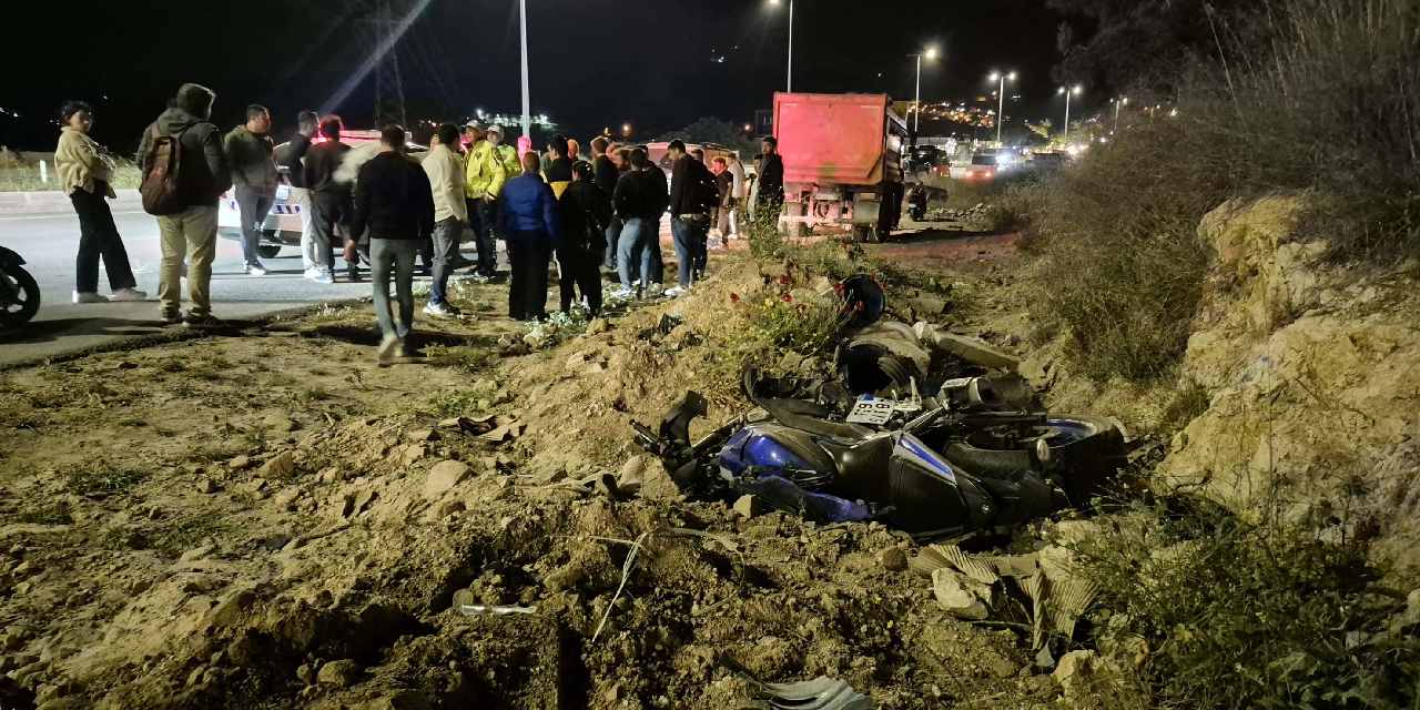 Hafif ticari araçla çarpışan motosikletin sürücüsü hayatını kaybetti