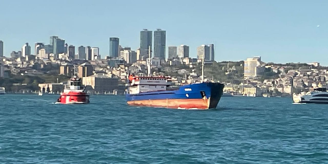 İstanbul Boğazı'nda arıza yapan gemi kurtarıldı