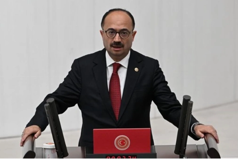 AKP'li vekil köpeklere ve hayvanseverlere açtı ağzını yumdu gözünü! Ne terör kaldı ne milli güvenlik