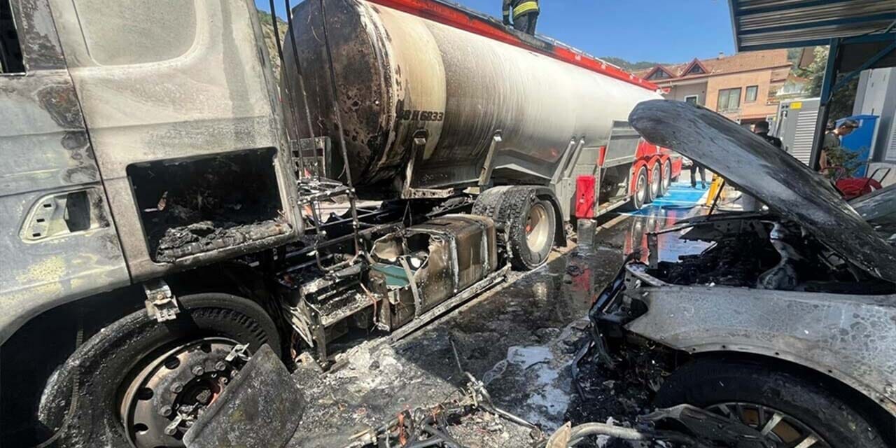 Mazot yüklü tanker benzin istasyonunda alev aldı!
