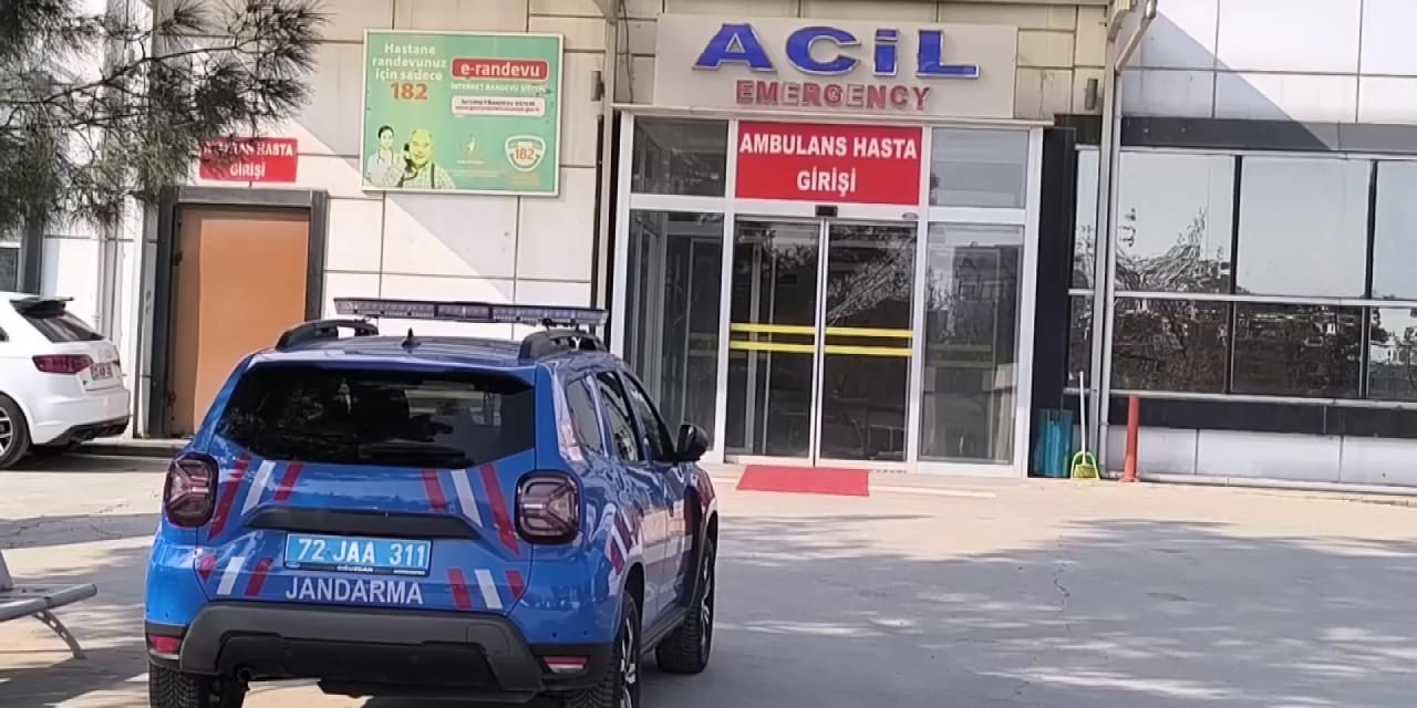Karşıdan karşıya geçmek isterken araba çarptı: 14 yaşındaki Türkan'ın durumu ağır