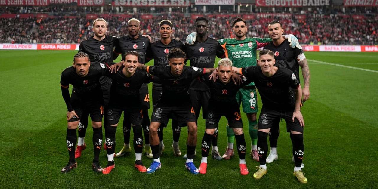 Galatasaray ters köşe yaptı: Takımda kalacak