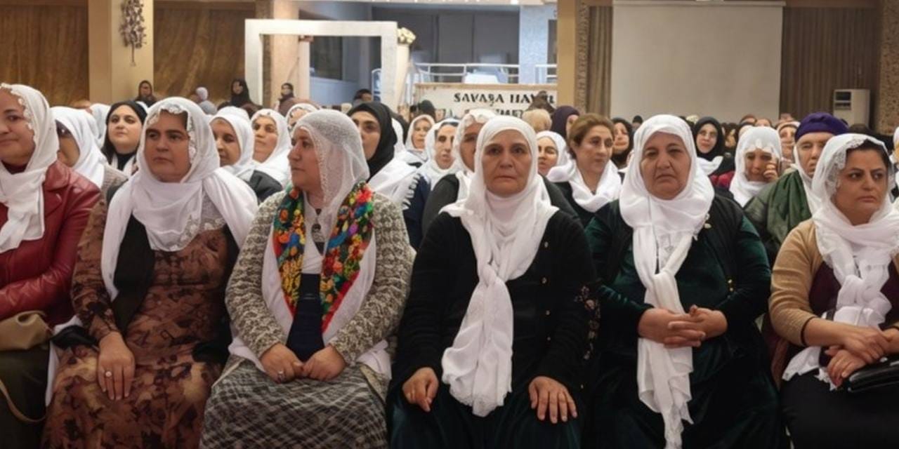 Barış Anneleri'nden CHP'ye ziyaret
