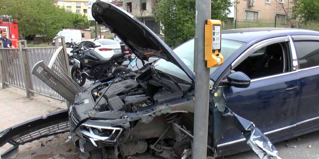 Otomobil bariyerleri parçaladı