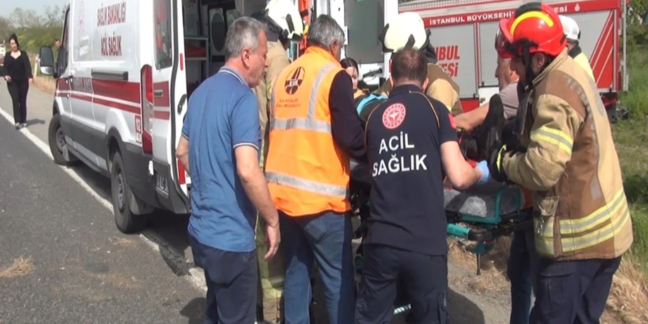 Sürücü seyir halinde bayıldı: Kamyonet refüje çarpıp takla attı!