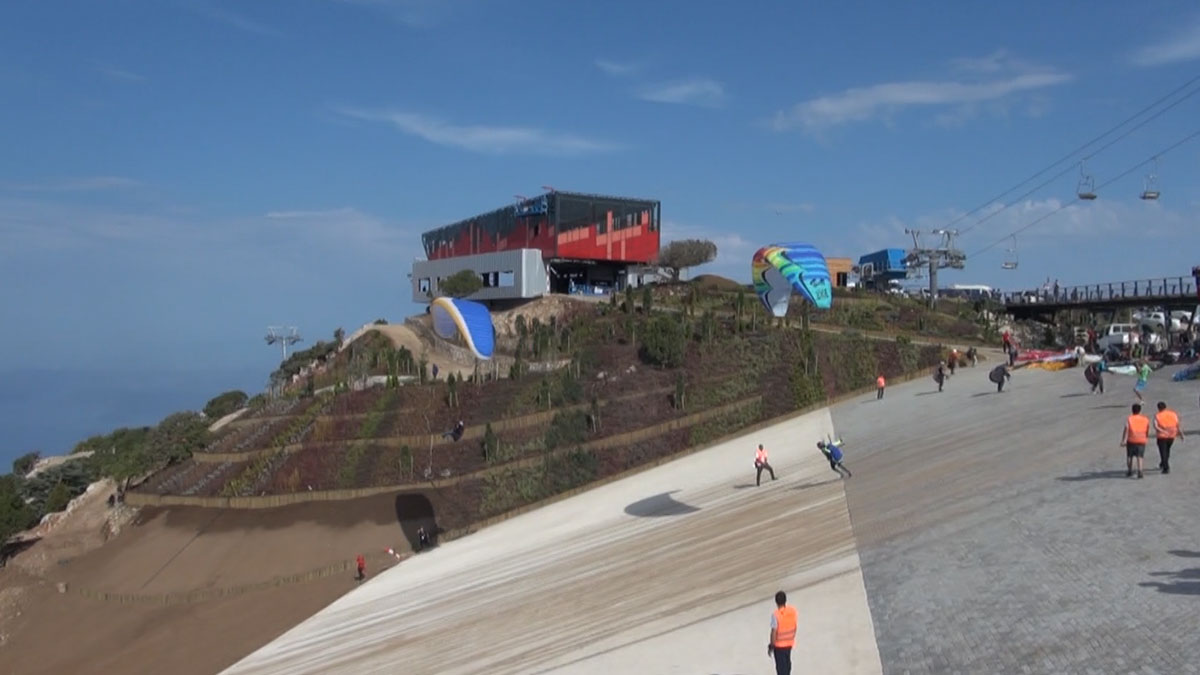 Fethiye'de 20. Uluslararası Ölüdeniz Hava Oyunları Festivali başladı