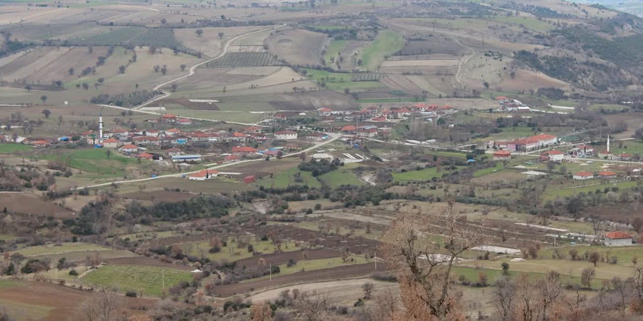 Mahallenin muhtarı av tüfeğiyle vurulmuş halde bulundu!