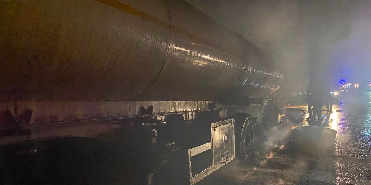 Alev alev yanan tanker kullanılamaz hale geldi