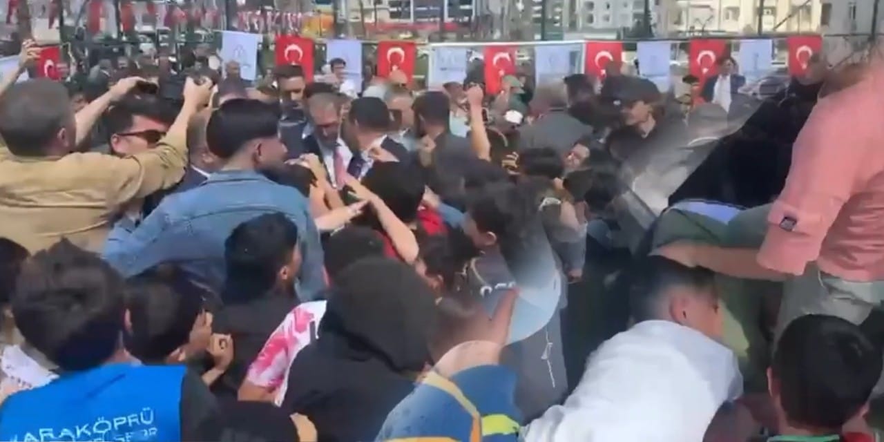 Park açılışında izdiham: Çocuklar ezilme tehlikesi geçirdi