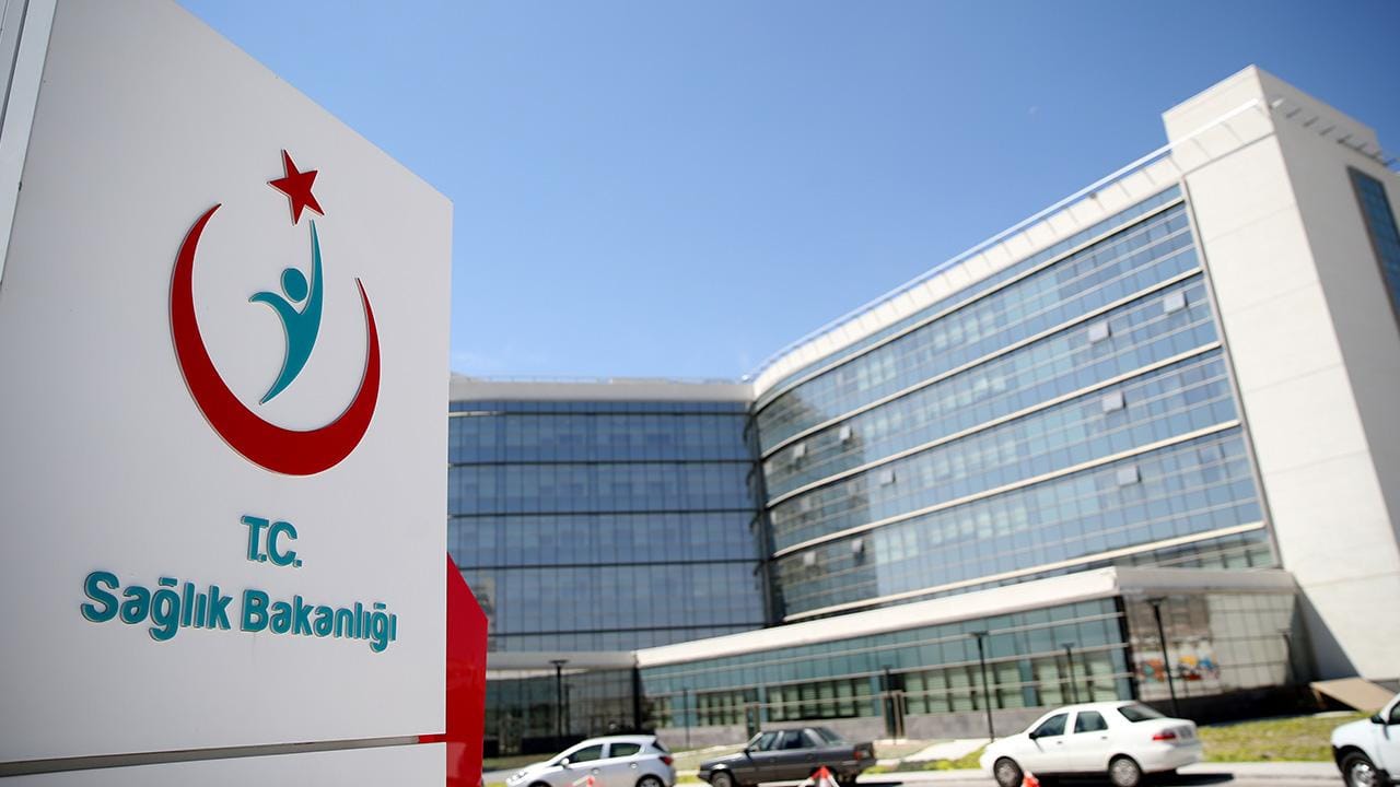 Sağlık Bakanlığı'ndan Hantavirüs açıklaması: Gemide bulunan 3 vatandaşımız yarın ülkemize getirilecek