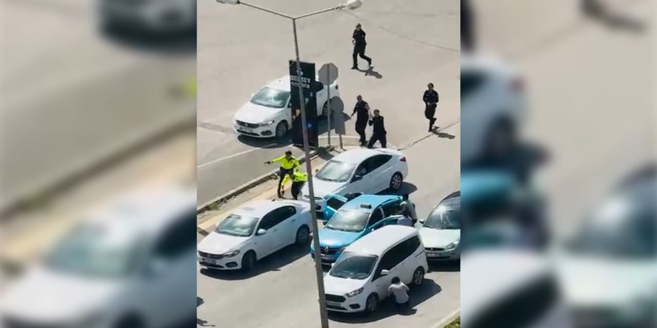 Kız arkadaşı ile birlikte taksiciyi rehin aldı!