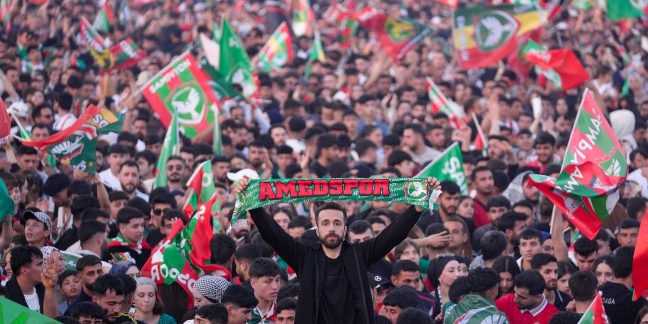 Diyarbakır'da tarihi gün: Binlerce kişi akın etti