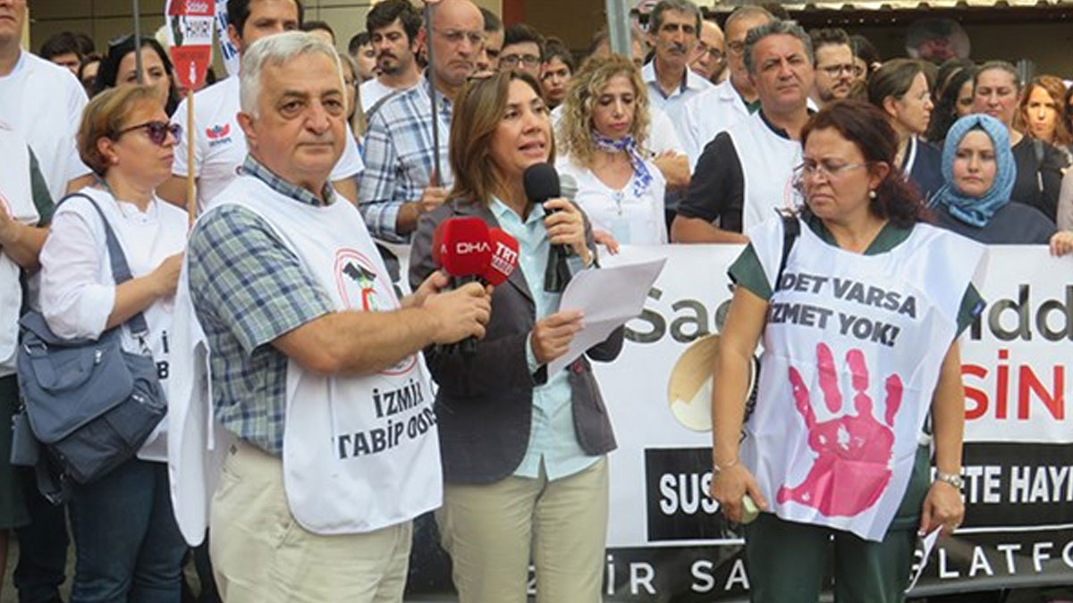 İzmir'de jiletle boğazı kesilen Dr. Kadir Songür için protesto düzenlendi