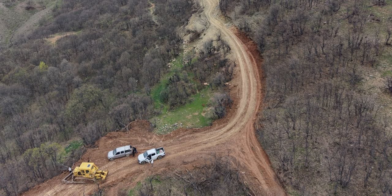Munzur Çayı köprüyü yıktı: Mezra için yeni yol açılıyor