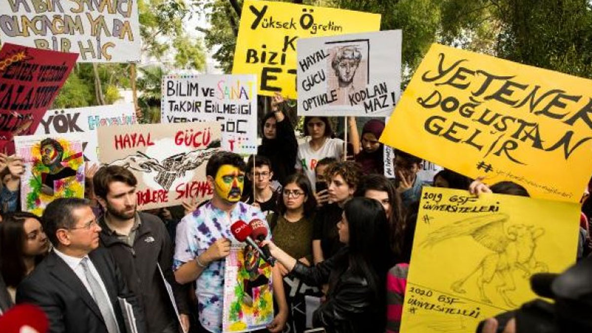 Öğrenciler YÖK'ün özel yetenek sınavını kaldırmasını protesto etti