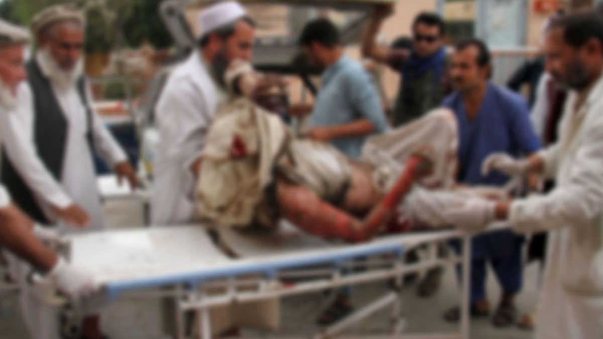 Afganistan'da cuma namazı sırasında camiye saldırı: 62 ölü