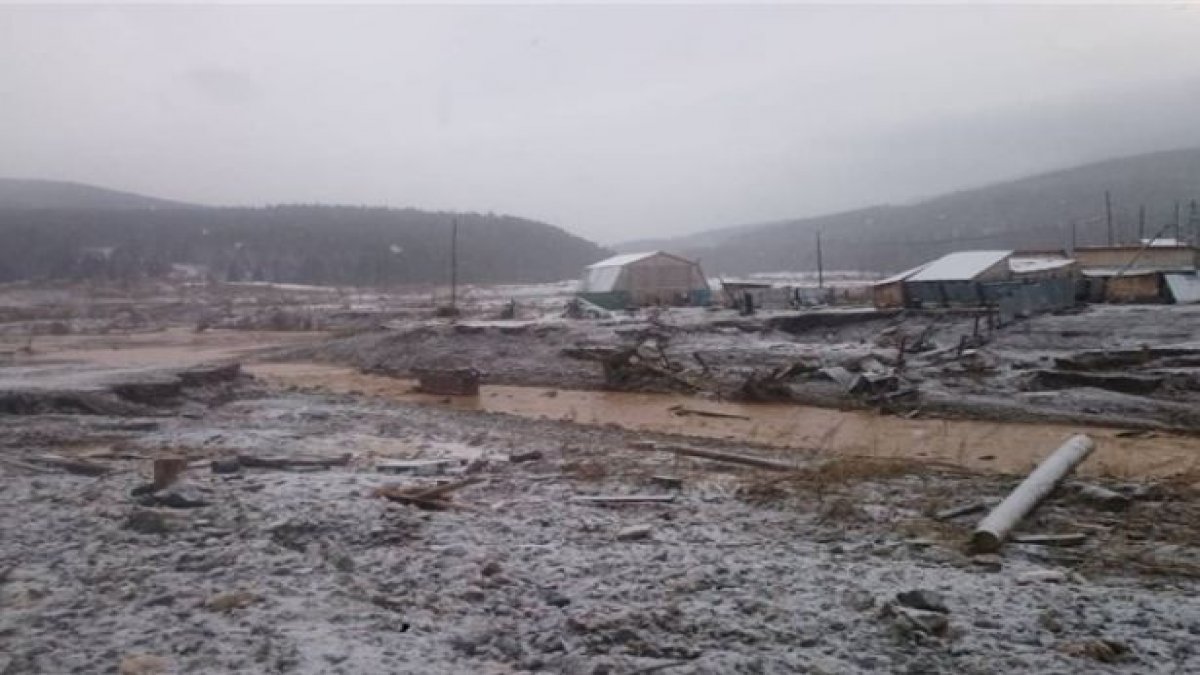 Rusya'da baraj patladı: 26 işçi hayatını kaybetti