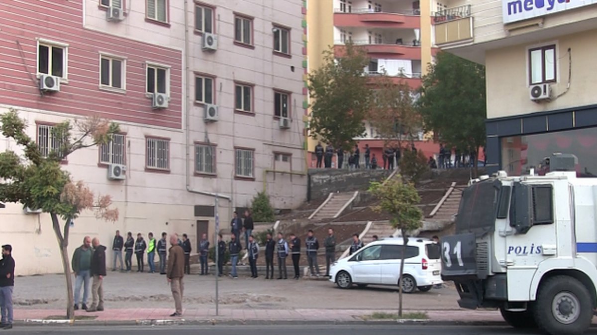 HDP il binası ablukaya alındı: Giriş çıkışlar kapatıldı