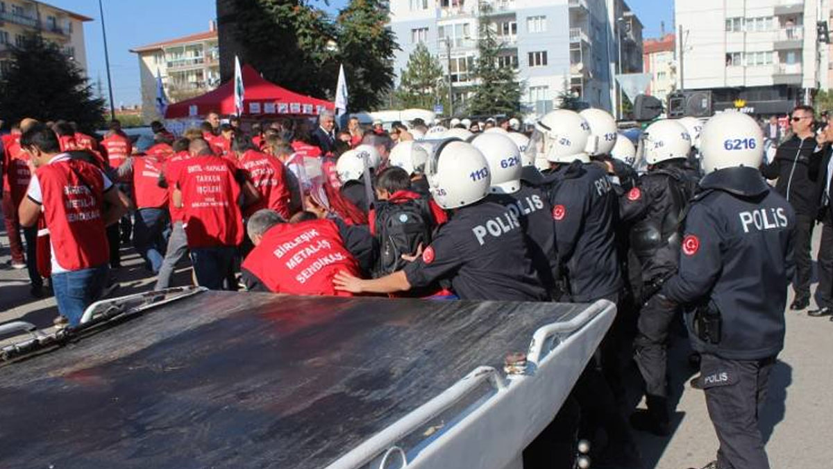 Eskişehir'de aylardır maaşlarını alamayan işçilere polis müdahalesi
