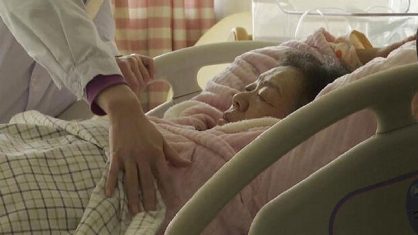 67 yaşındaki kadın doğum yaptı