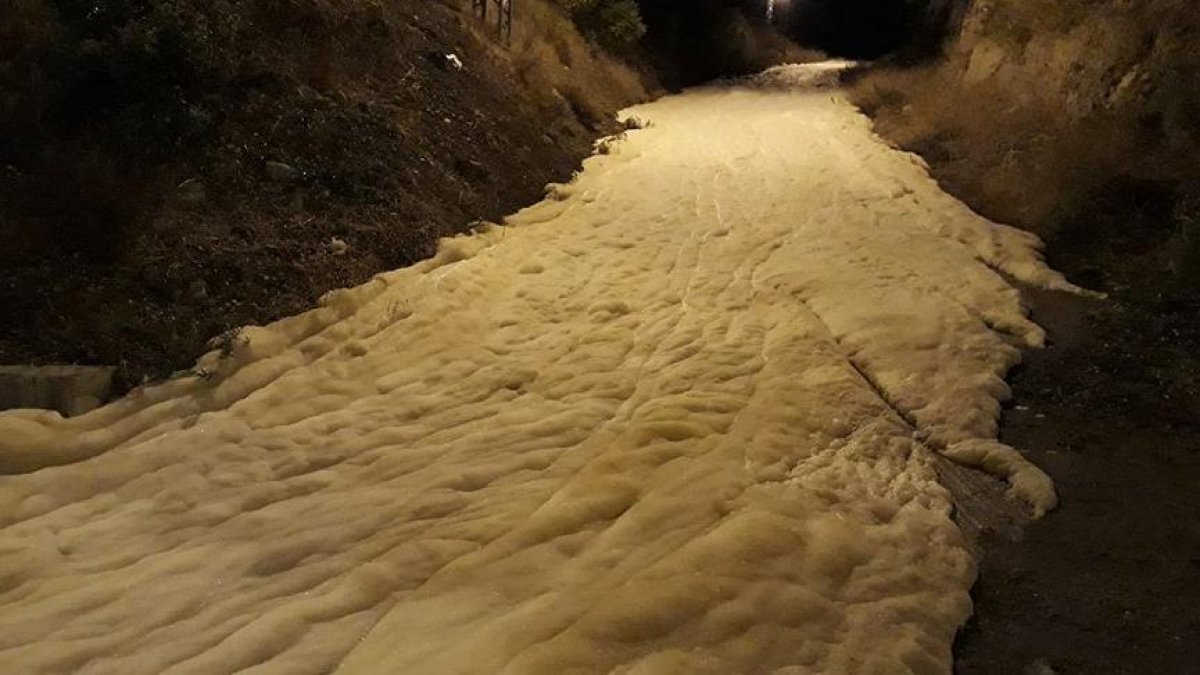 Hatay’da "kimyasal köpük" paniği!