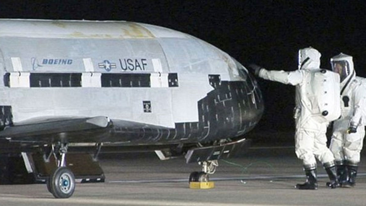 ABD'nin uzay uçağı iki yıllık gizli görevinden döndü