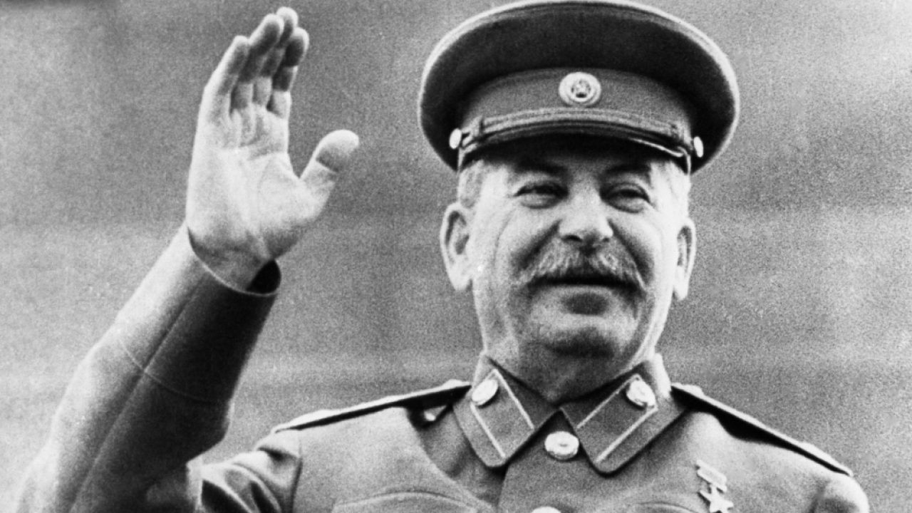 Rusya'da 'gelinlikli Stalin' karikatürü tepki gördü