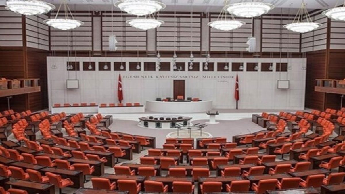 TBMM'de sandalye dağılımında değişiklik: AKP sandalye kaybetti