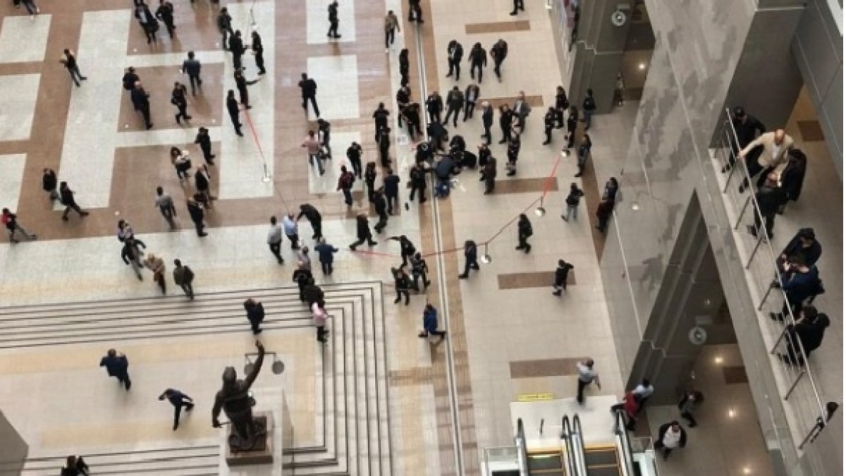 Çağlayan Adliyesi'nde büyük şok! Bir anda korkuluklardan atladı...