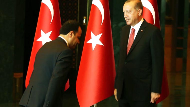 Düğmesiz cübbeyi ilikleyen yargı, bu sefer de Erdoğan'ın önünde eğildi!