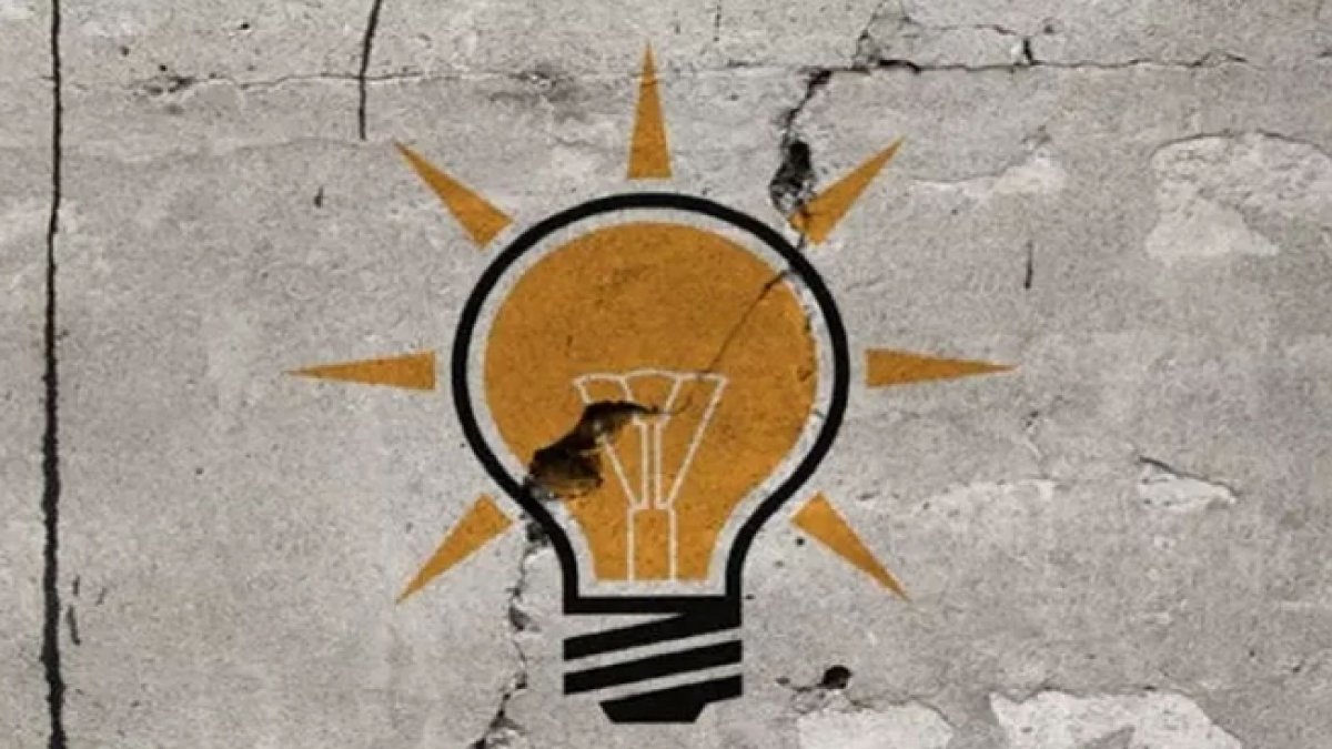 AKP'de çatlak büyüyor: Erdoğan'a yakın isim istifa etti