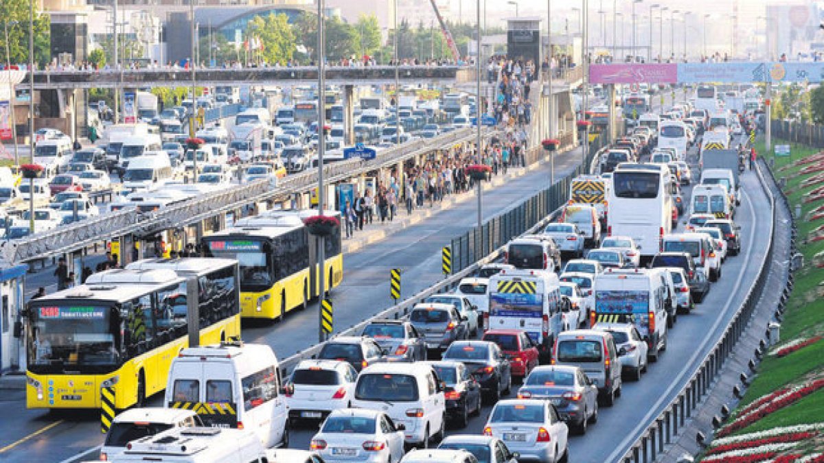 Yola çıkacaklar dikkat : İşte İstanbul yol durumu 