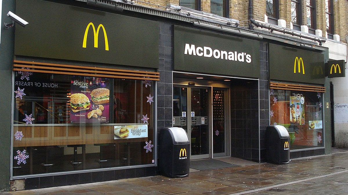 McDonald's çalışanları greve başladı