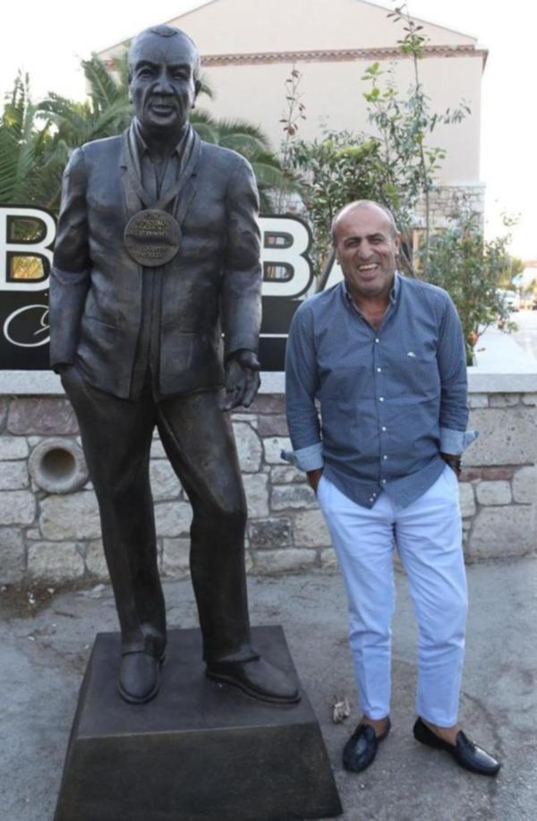 Selahattin Aydoğdu’nun heykelini diktiler..."Türk futbolunun kaderini değiştiren adam"