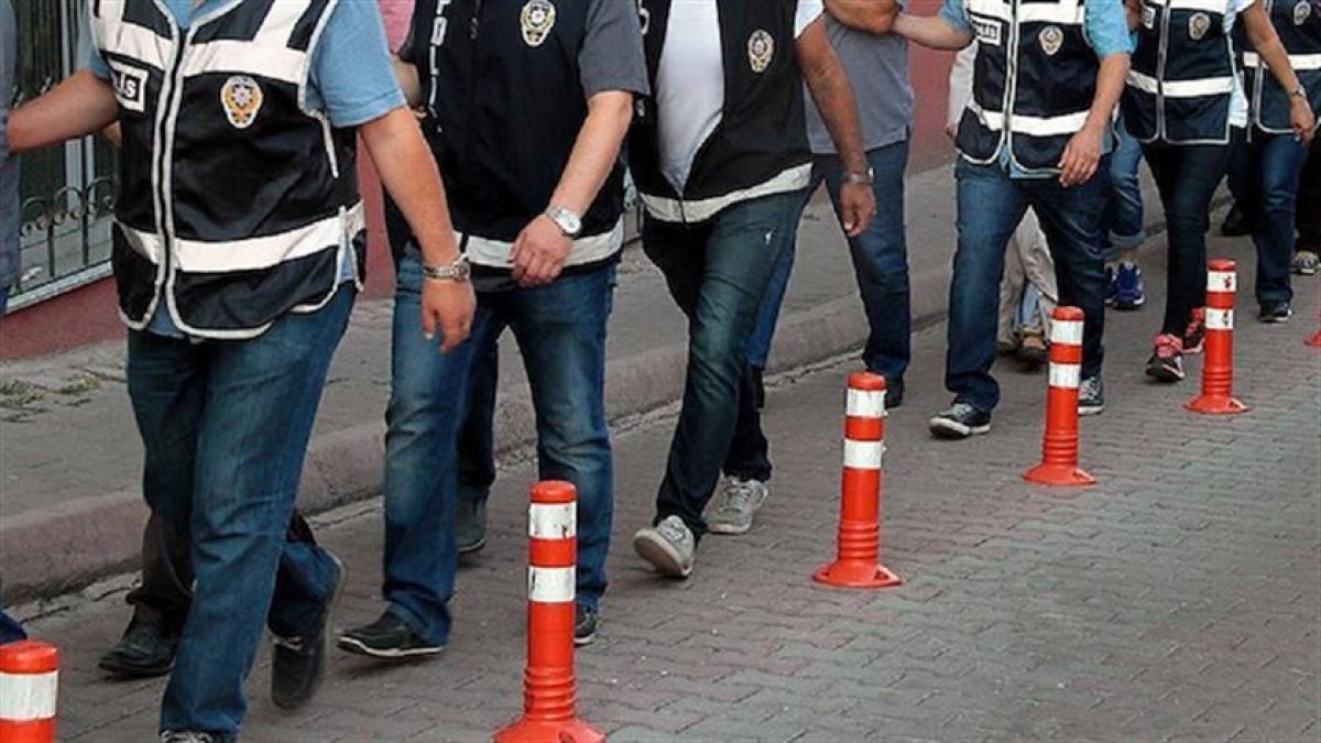 İzmir merkezli FETÖ operasyonu: 133 gözaltı