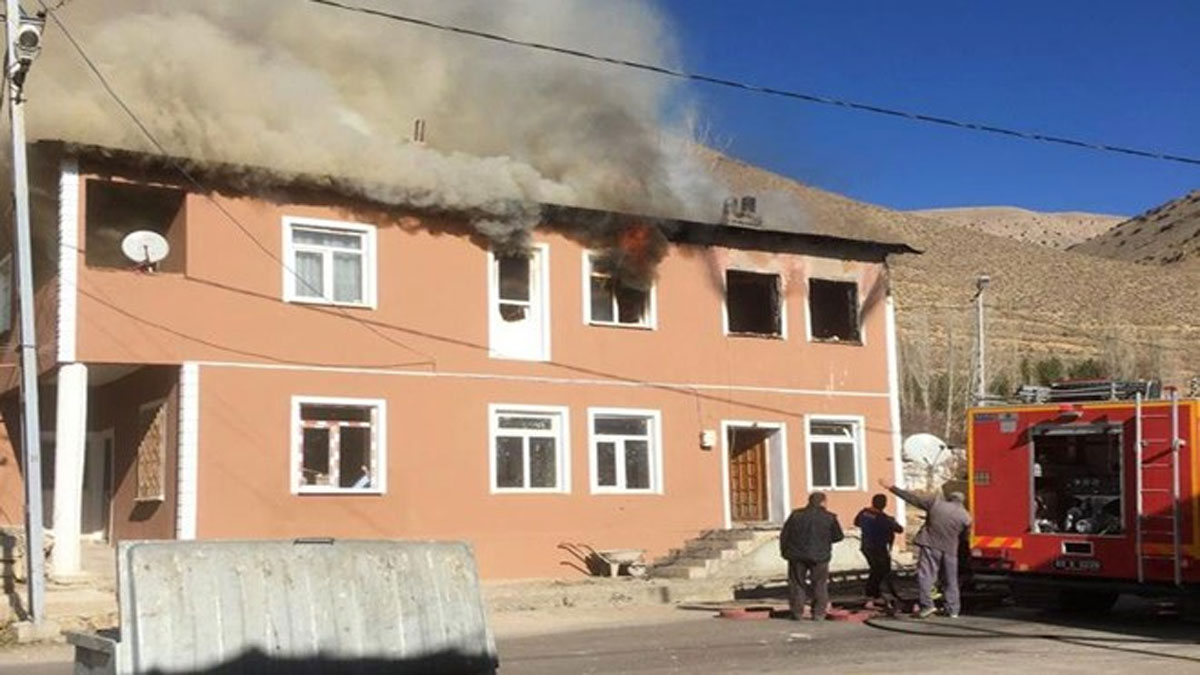 Bayburt'ta yangın: 3 kişi hayatını kaybetti