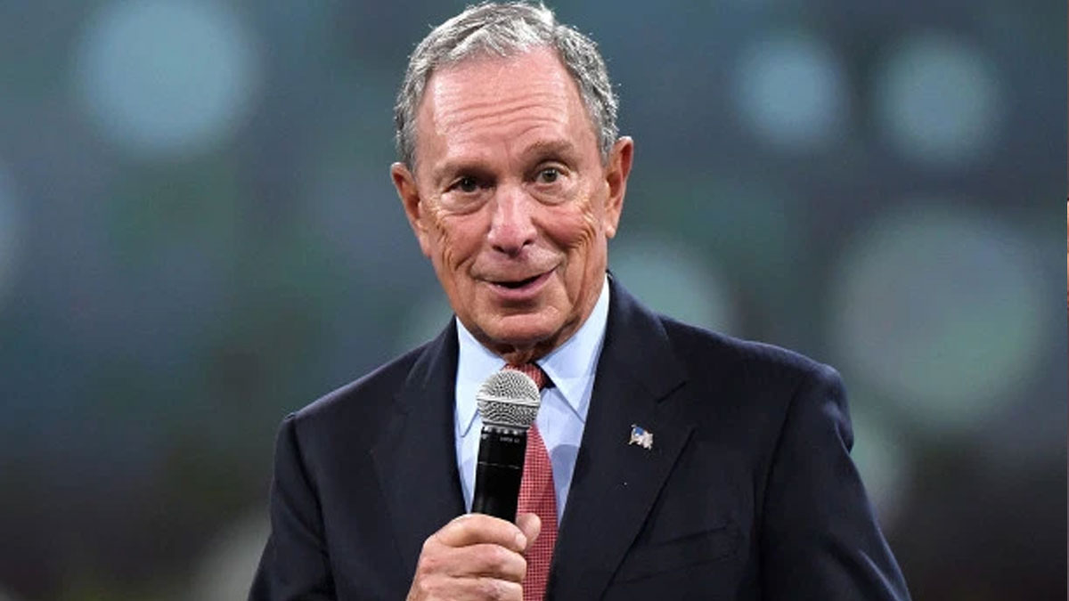 ABD'li milyarder Bloomberg adaylığını ilan etti