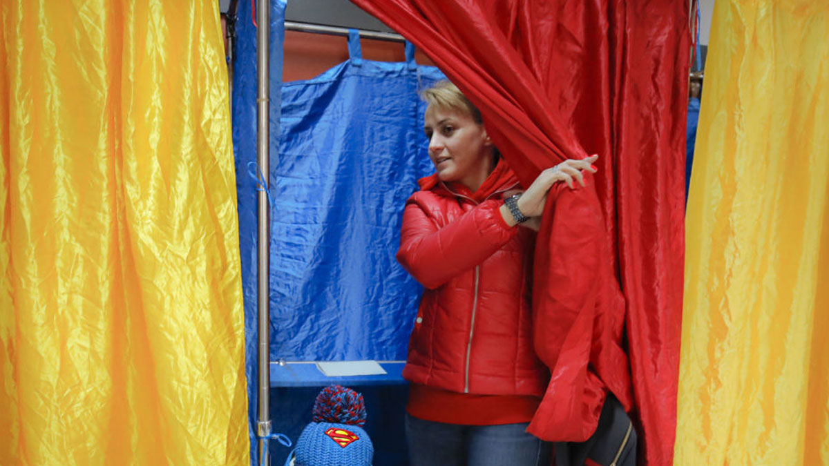 Romanya'da Iohannis yeniden devlet başkanı seçildi