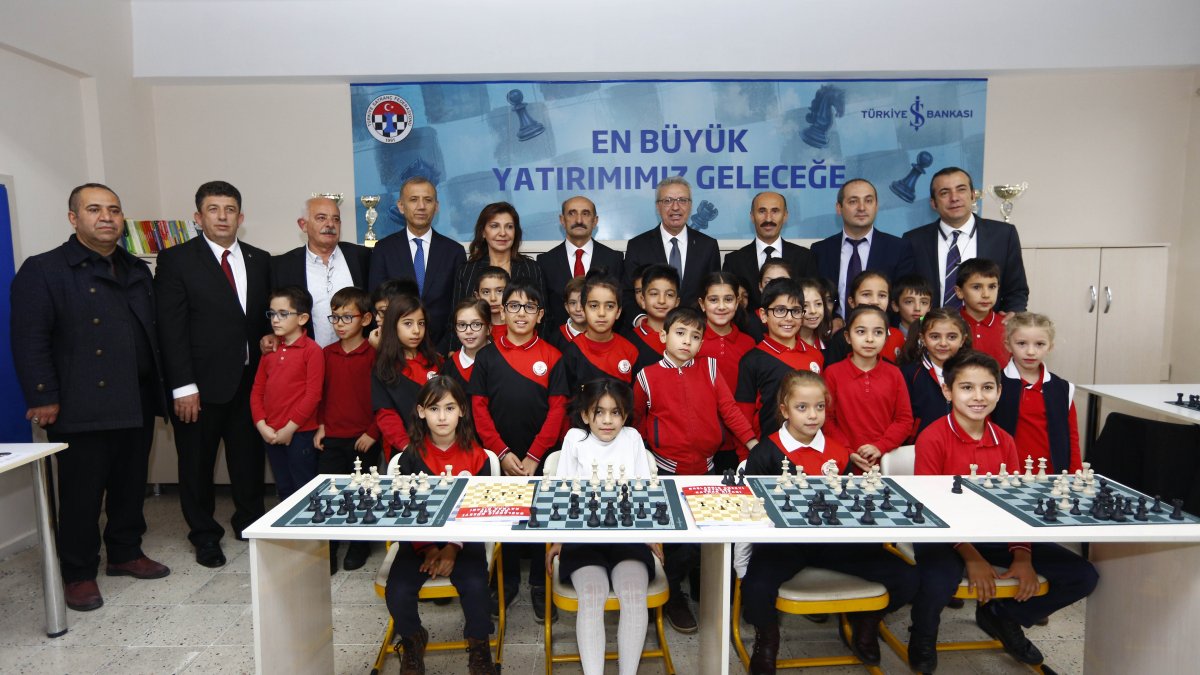 İş Bankası'ndan 25 bininci satranç sınıfı