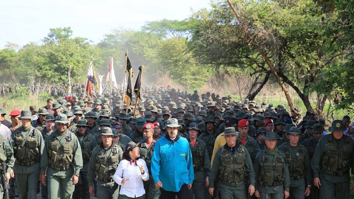 Maduro'dan Venezüella ordusuna seferberlik talimatı