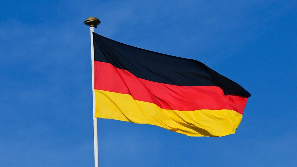 Almanya hükümeti iki diplomatın sınır dışı edilmesine karar verdi