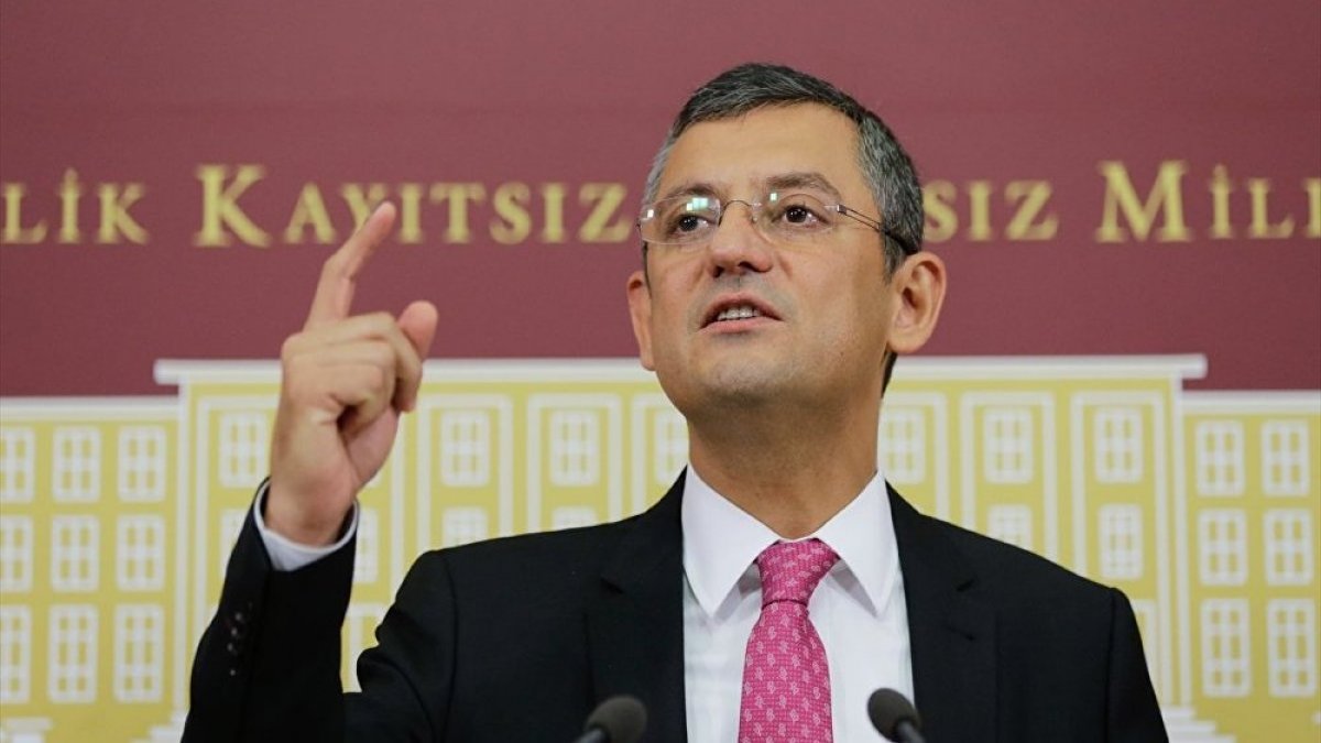 CHP'li Özel'den AKP'li vekillere: Erdoğan 2 kere 2 5 dese hatayı düzeltti diyecekler