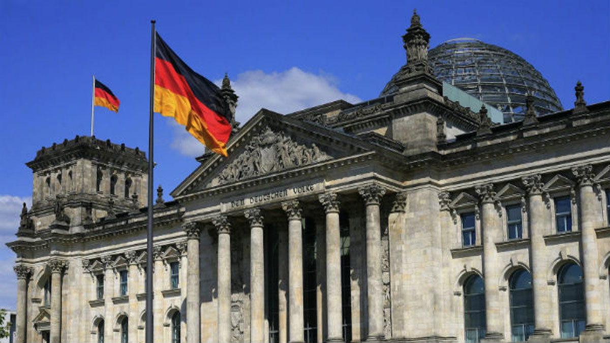 Almanya'dan iki Rus diplomat hakkında sınır dışı kararı